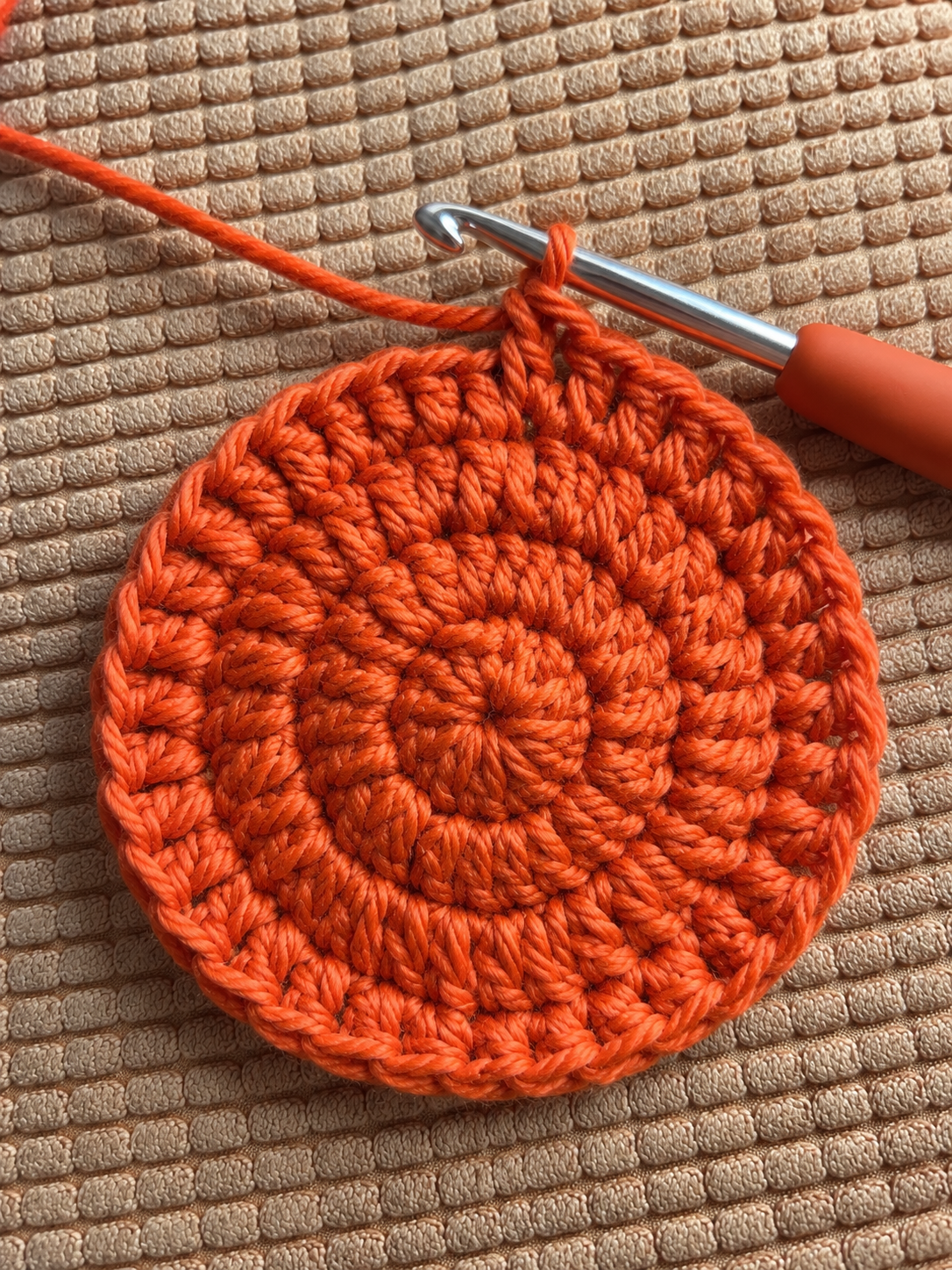 Step 4  Growing crochet pumpkin disc 3